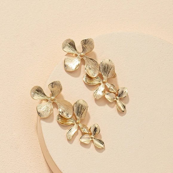 Gold Three Tier Gilded Floral Flower Drop Earrings NEW - Picture 2 of 6